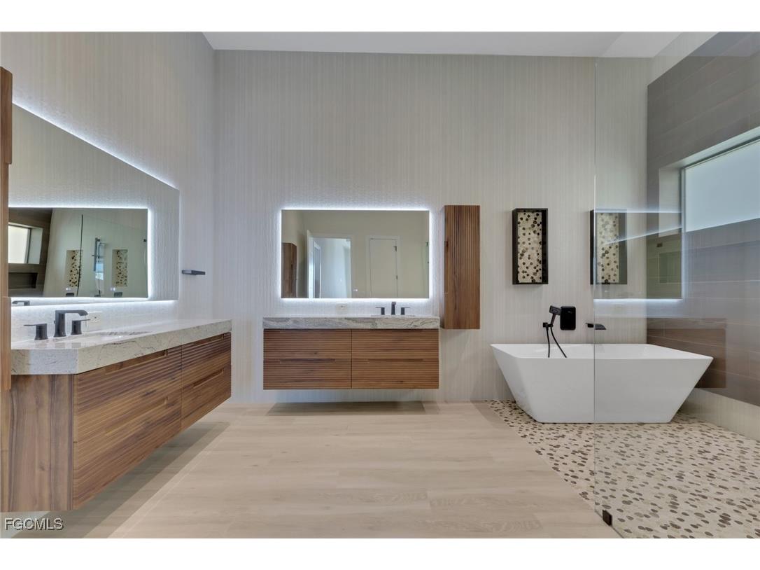 5653 Riverside Drive Cape Coral FL 33904 2025022364 image17