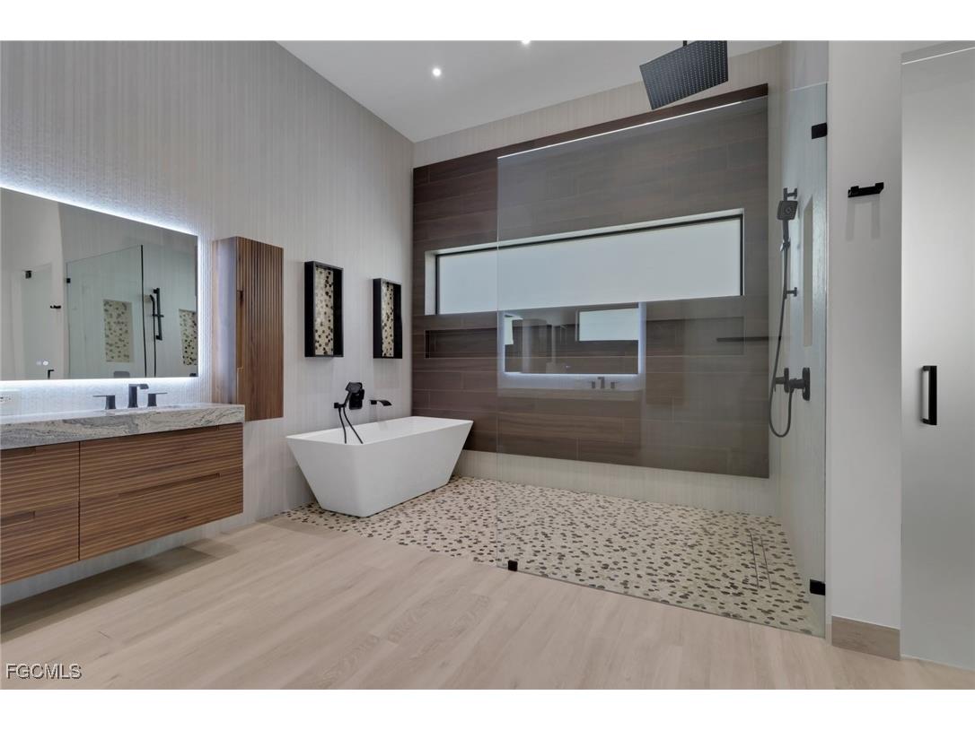 5653 Riverside Drive Cape Coral FL 33904 2025022364 image18