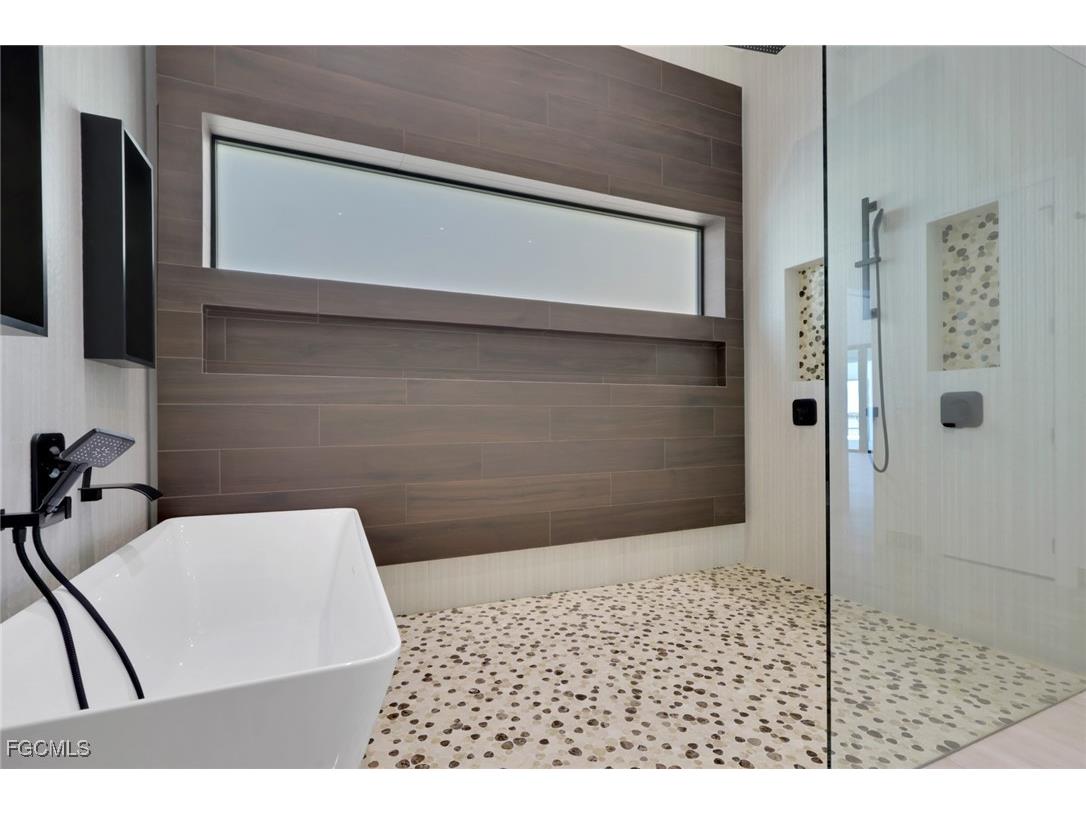 5653 Riverside Drive Cape Coral FL 33904 2025022364 image19