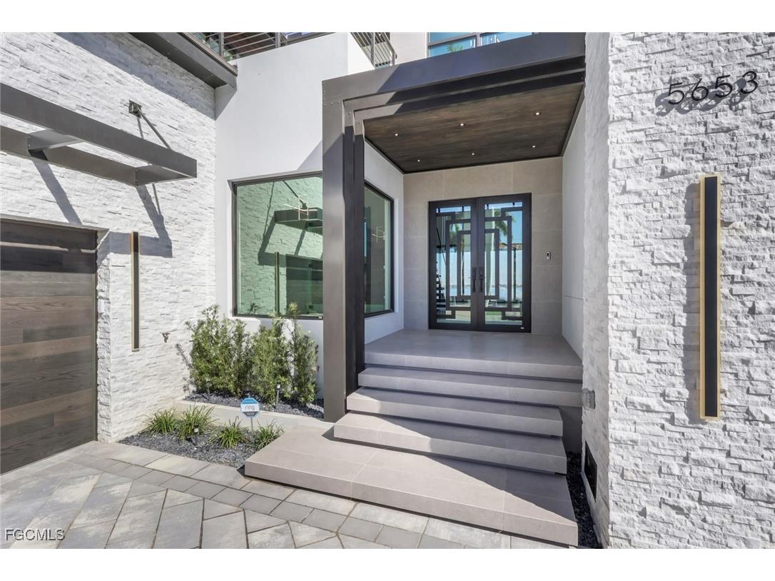 5653 Riverside Drive Cape Coral FL 33904 2025022364 image2