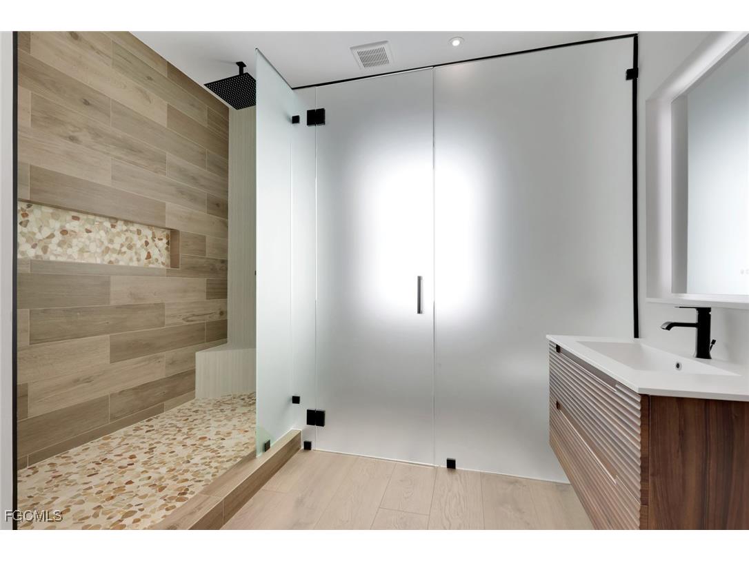 5653 Riverside Drive Cape Coral FL 33904 2025022364 image35