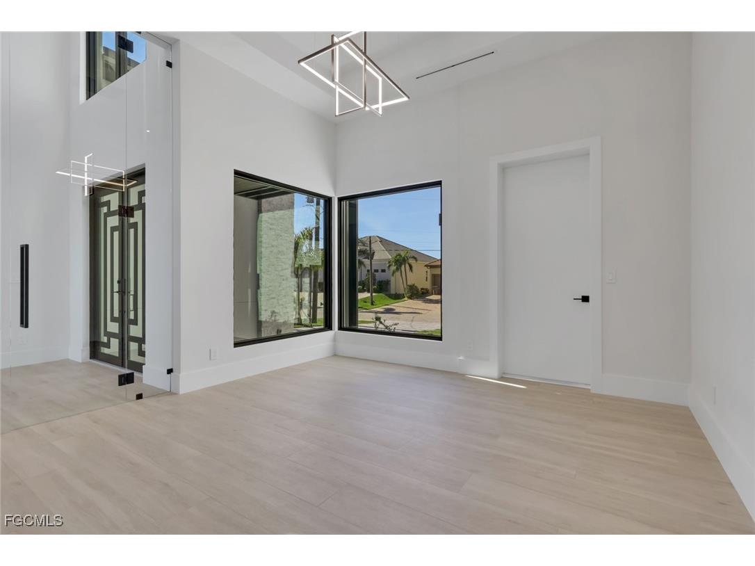 5653 Riverside Drive Cape Coral FL 33904 2025022364 image4