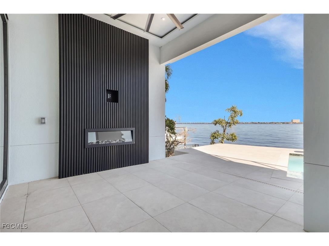 5653 Riverside Drive Cape Coral FL 33904 2025022364 image44