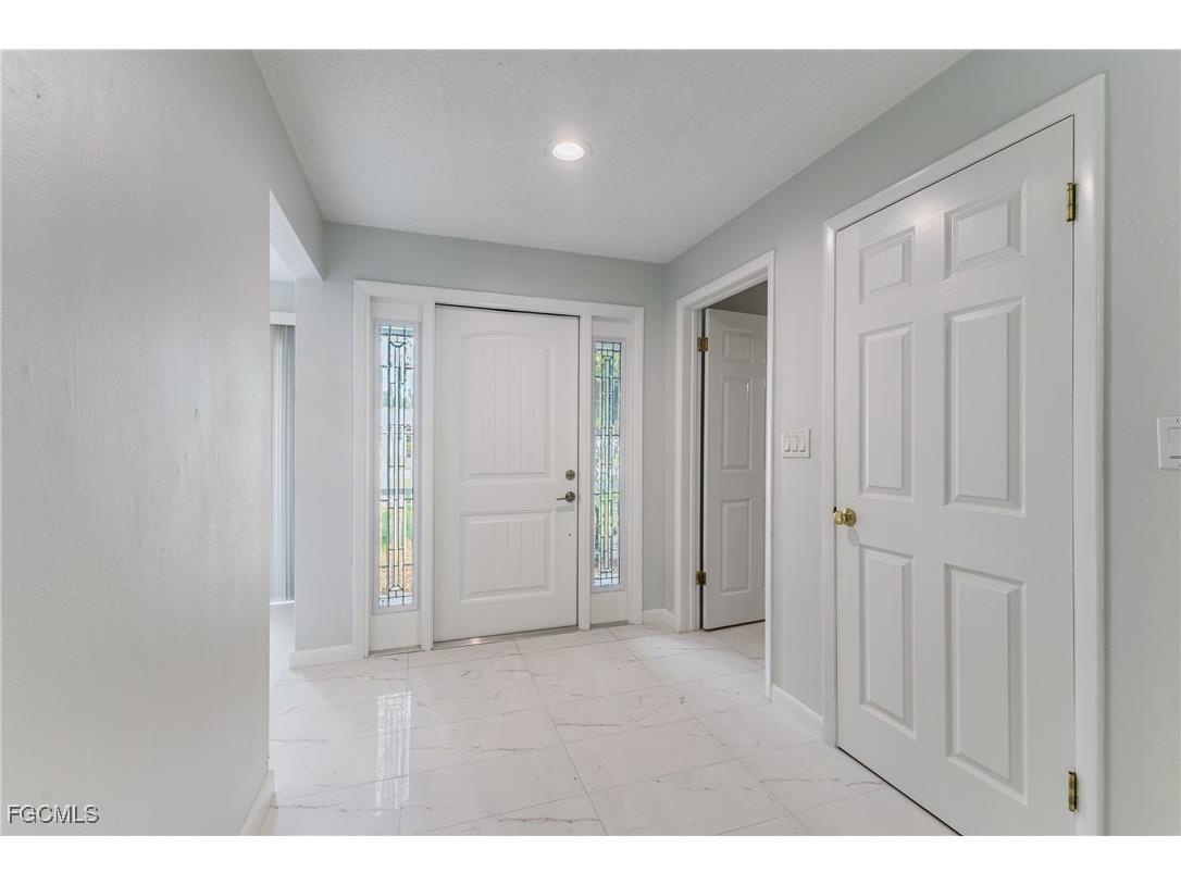 5657 Eichen Circle E Fort Myers FL 33919 2026003116 image4