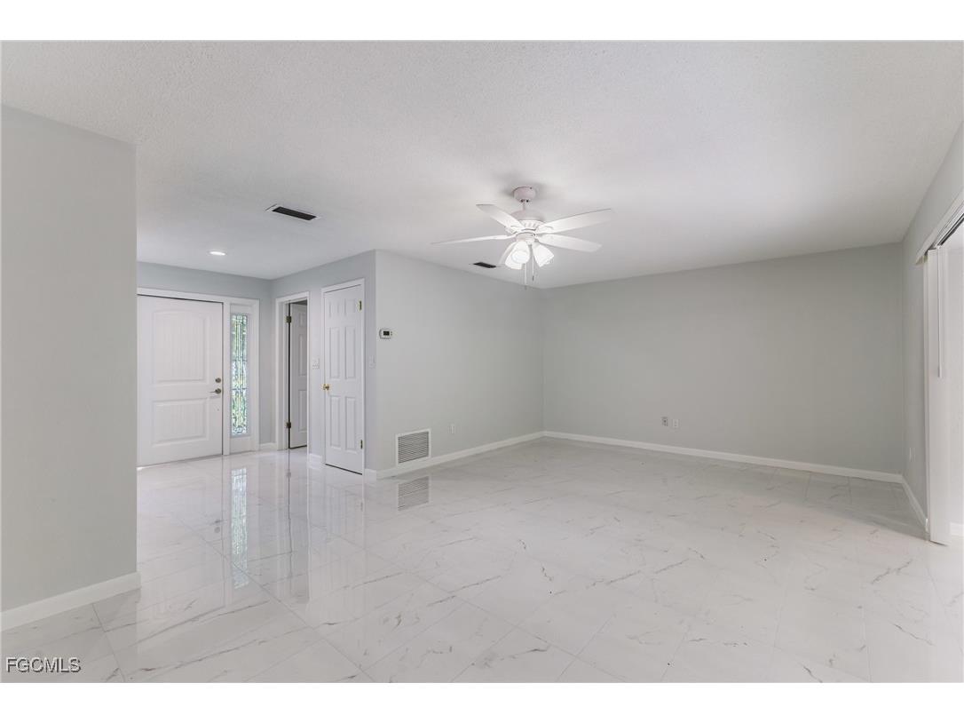 5657 Eichen Circle E Fort Myers FL 33919 2026003116 image7