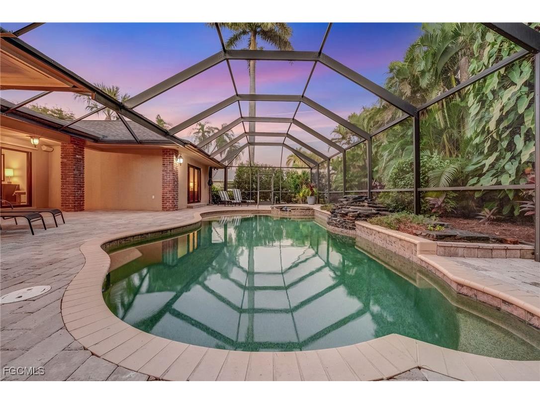 5657 Shaddelee Lane W Fort Myers FL 33919 2025026380 image2