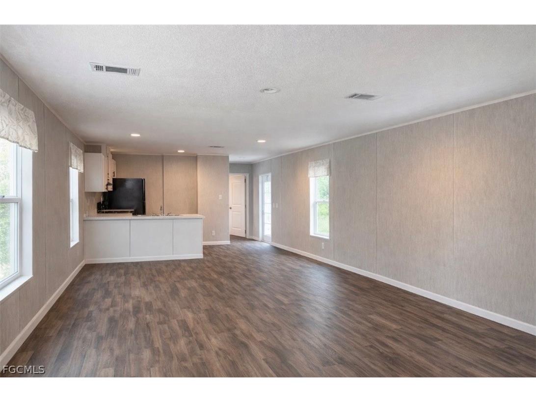 566 Avenida Del Sur Avenue Montura Ranches FL 33440 2026013333 image2