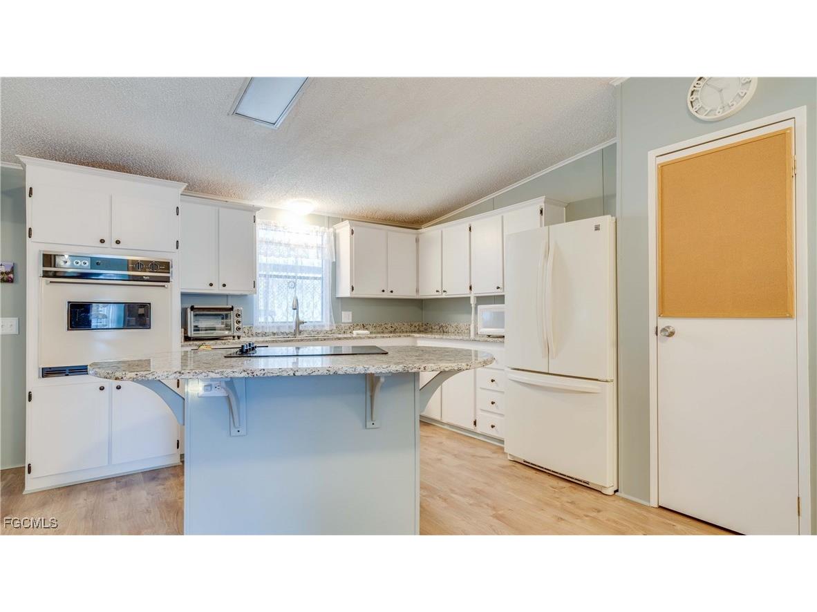 566 Horizon Drive North Fort Myers FL 33903 2025006120 image1