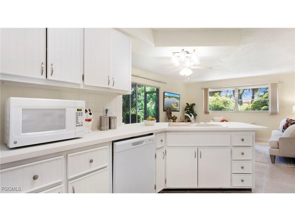 5661 Eichen Circle E Fort Myers FL 33919 2025004750 image11