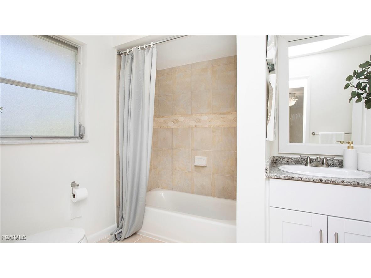 5661 Eichen Circle E Fort Myers FL 33919 2025004750 image22