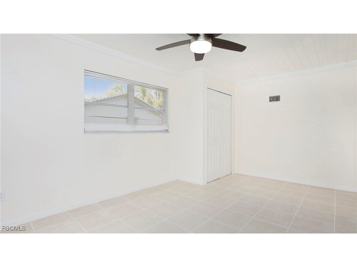 5661 Eichen Circle E Fort Myers FL 33919 2025004750 image23