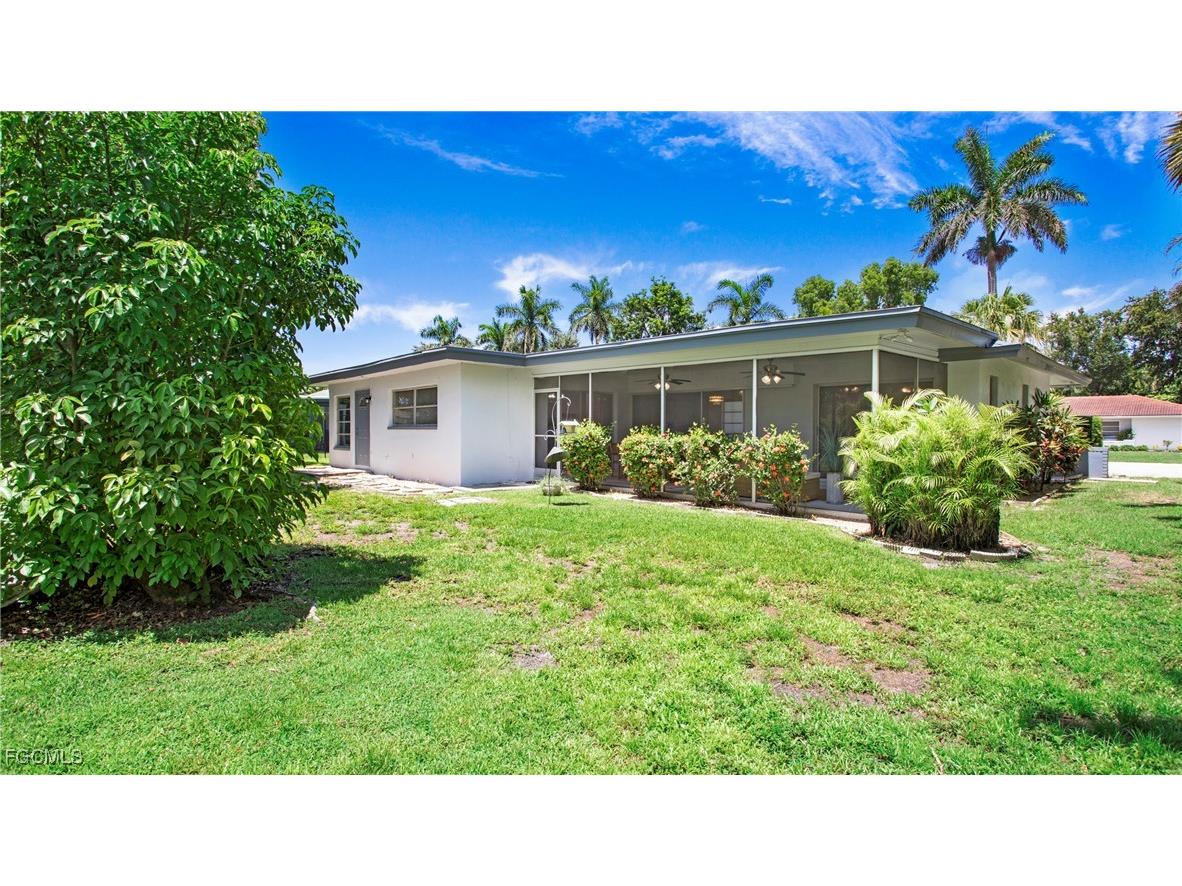 5661 Eichen Circle E Fort Myers FL 33919 2025004750 image4