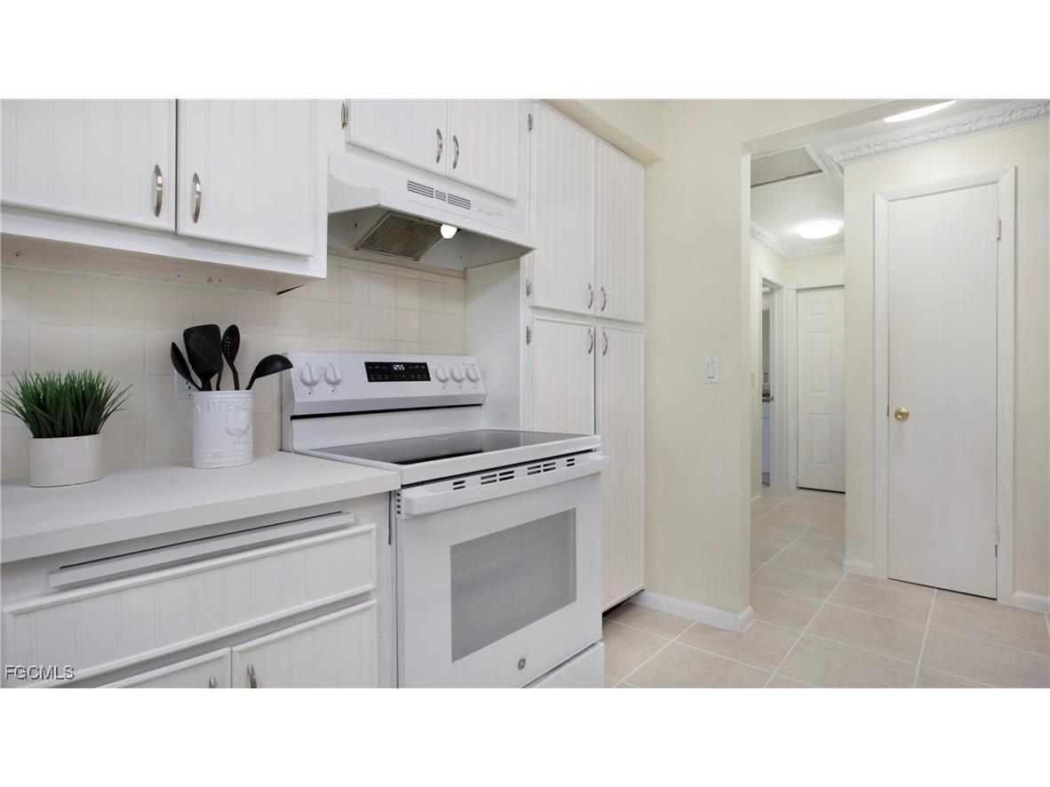 5661 Eichen Circle E Fort Myers FL 33919 2025004750 image8