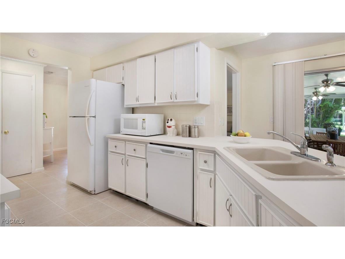 5661 Eichen Circle E Fort Myers FL 33919 2025004750 image9