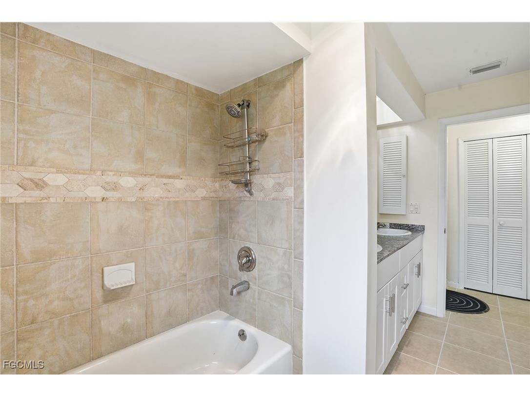 5661 Eichen Circle E Fort Myers FL 33919 2026002096 image18