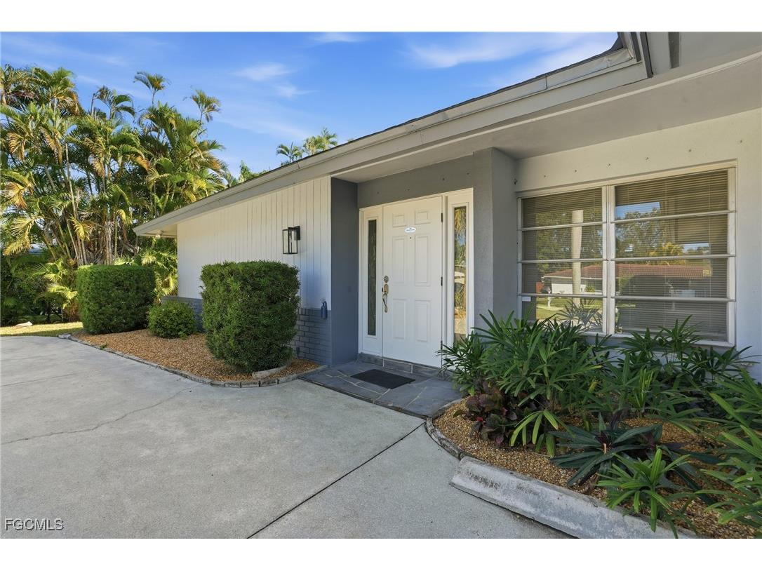 5661 Eichen Circle E Fort Myers FL 33919 2026002096 image3