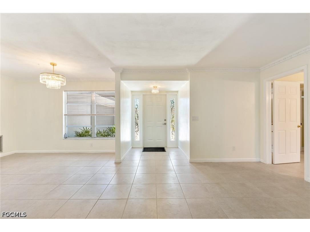 5661 Eichen Circle E Fort Myers FL 33919 2026022655 image2