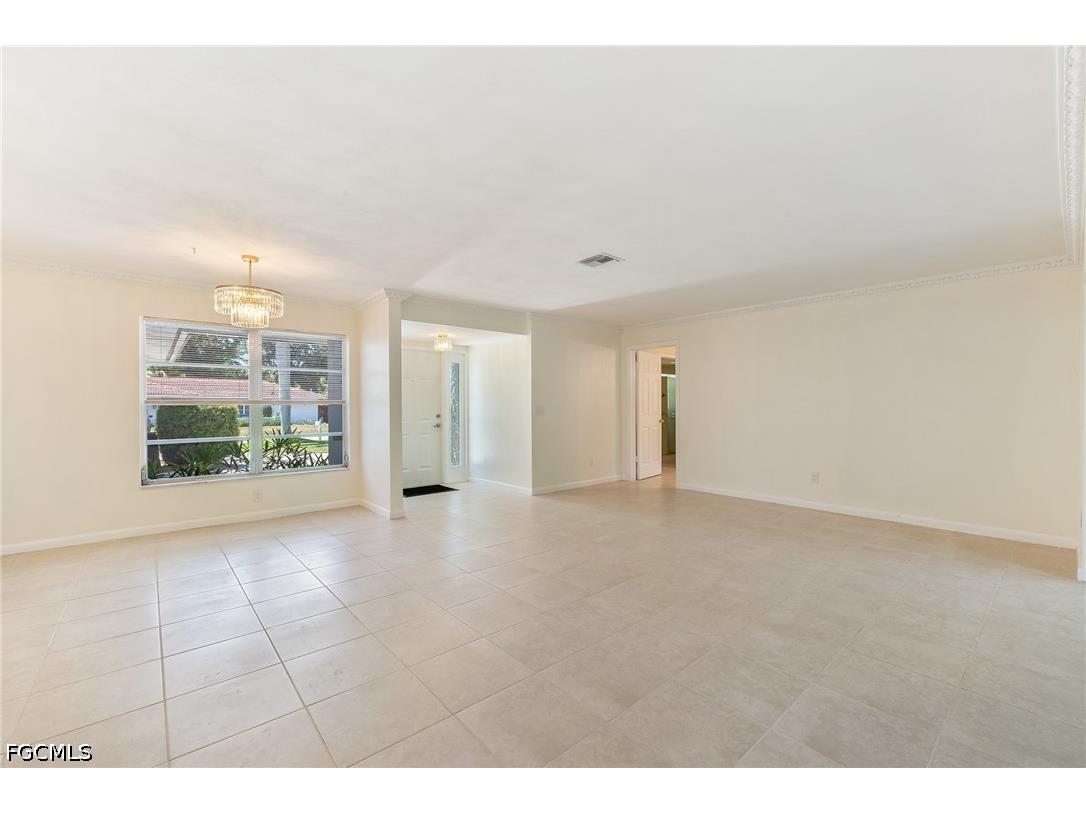 5661 Eichen Circle E Fort Myers FL 33919 2026022655 image3