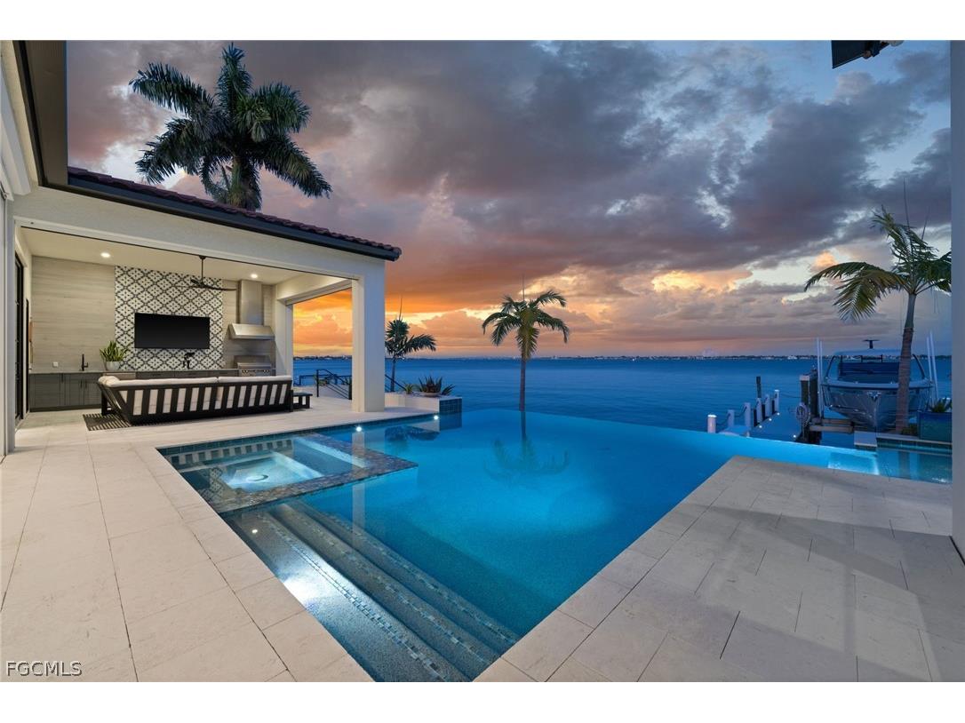 5661 Riverside Drive Cape Coral FL 33904 2026004751 image3