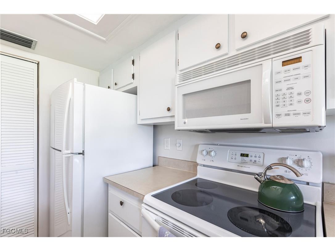 5665 Trailwinds Drive #615 Fort Myers FL 33907 2026003376 image6