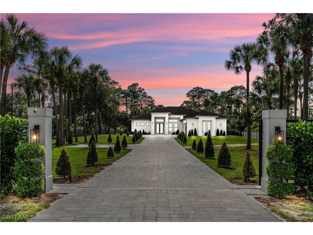 567 13th Street NW Naples FL 34120 224043167 image1