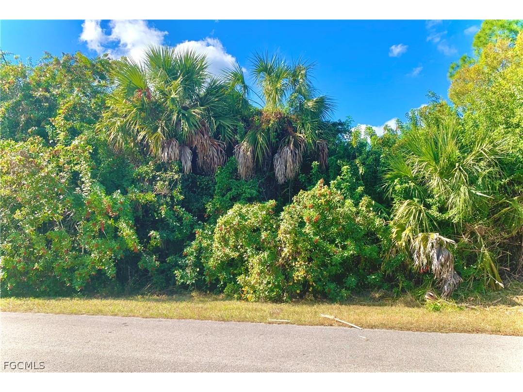 569 22nd Street NE Naples FL 34120 2026007830 image1