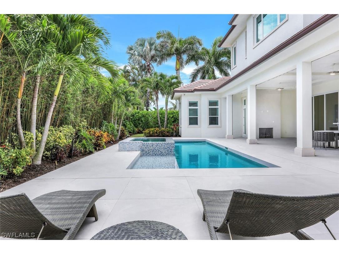 569 Neapolitan Way Naples FL 34103 223064341 image40