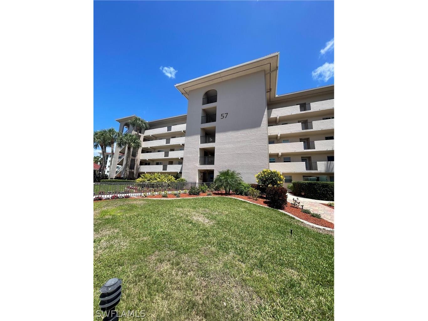 57 High Point Circle W #104 Naples FL 34103 226007314 image17