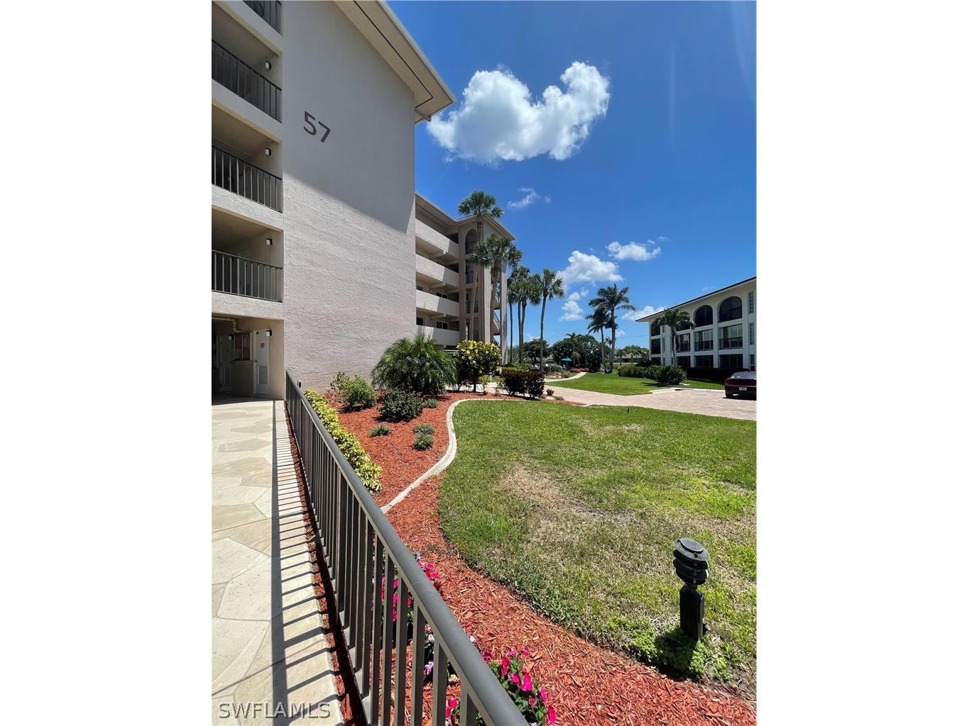 57 High Point Circle W #104 Naples FL 34103 226007314 image19