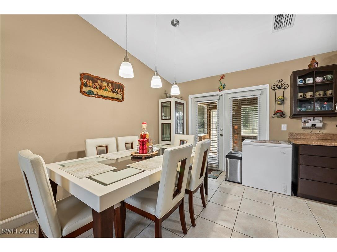 570 20th Street NE Naples FL 34120 225039815 image1