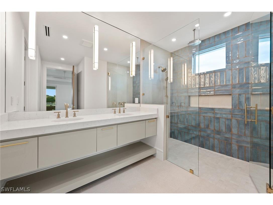 570 Harbour Drive Naples FL 34103 226006361 image48