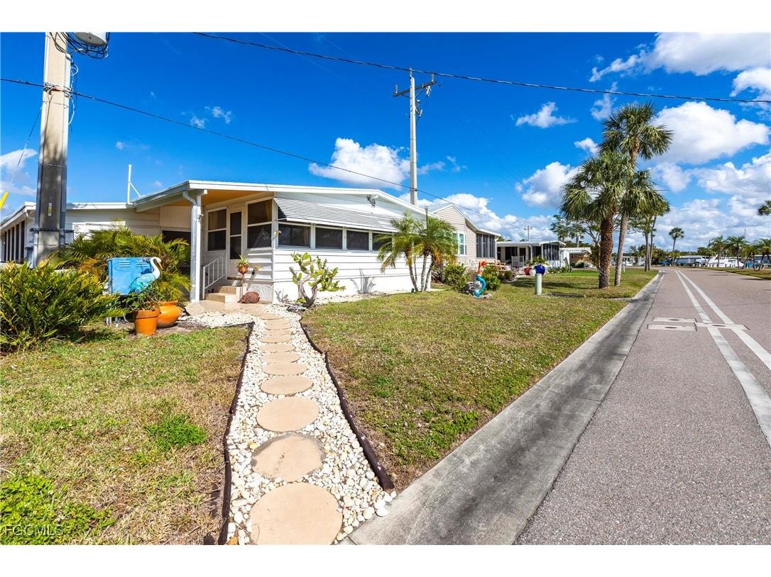 5701 Captain John Smith Loop North Fort Myers FL 33917 2025015306 image1