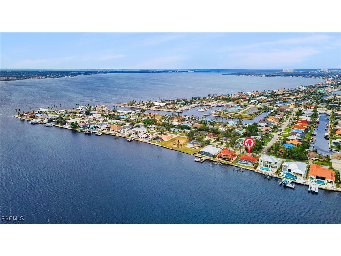 5701 Riverside Drive Cape Coral FL 33904 2025015517 image1
