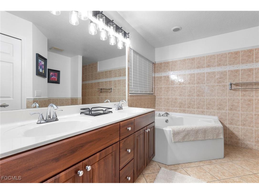 5701 Riverside Drive Cape Coral FL 33904 2025015517 image13