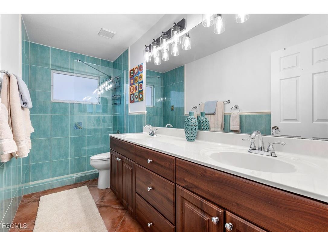 5701 Riverside Drive Cape Coral FL 33904 2025015517 image17