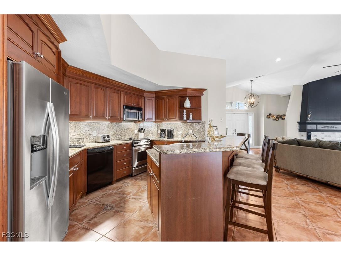 5701 Riverside Drive Cape Coral FL 33904 2025015517 image9