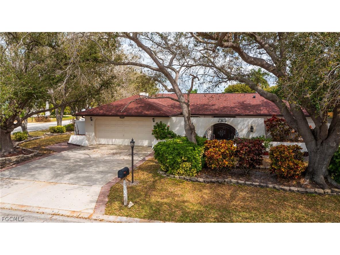 5702 Sandpiper Place Fort Myers FL 33919 2026004892 image1