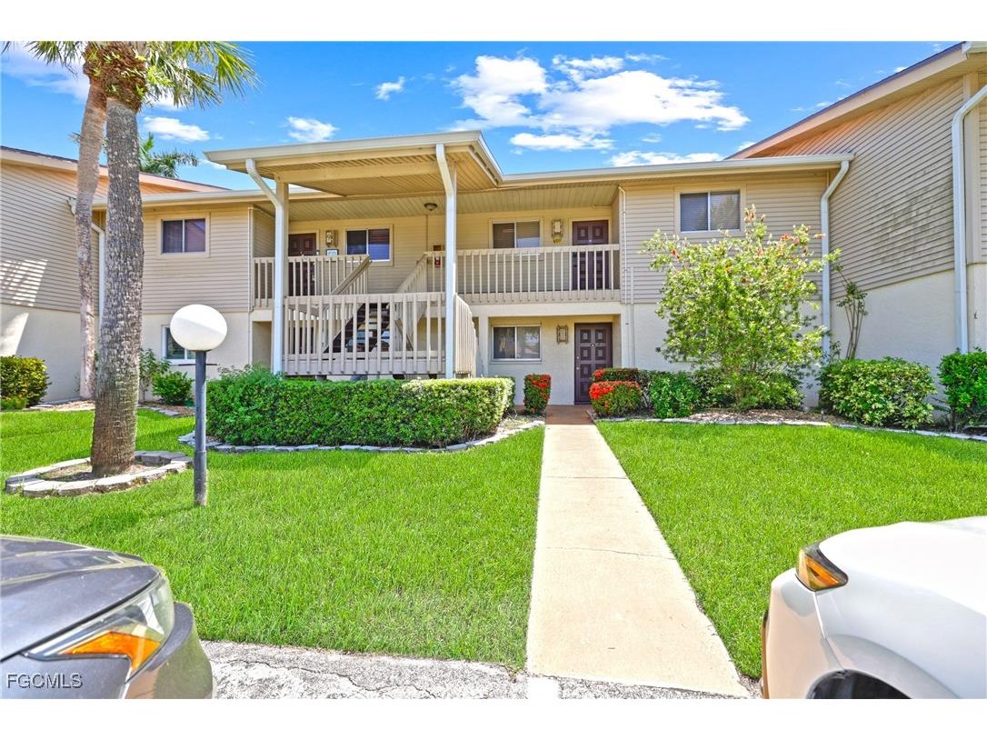 5705 Foxlake Drive #4 North Fort Myers FL 33917 2025003557 image1