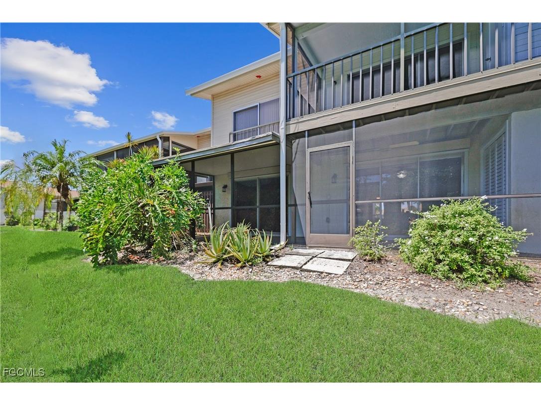 5705 Foxlake Drive #4 North Fort Myers FL 33917 2025003557 image2