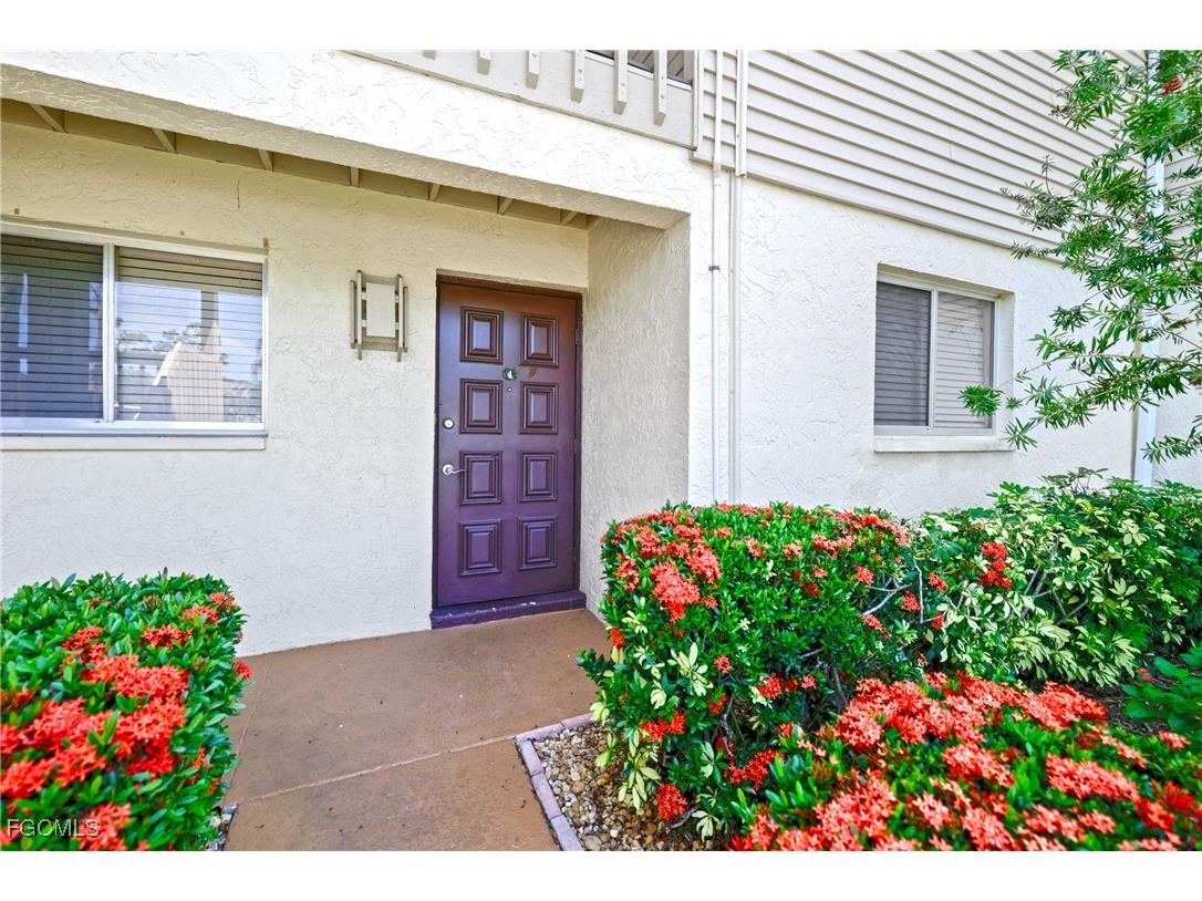 5705 Foxlake Drive #4 North Fort Myers FL 33917 2025003557 image3