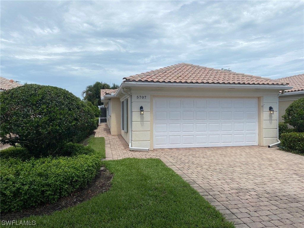 5707 Drummond Way Naples FL 34119 223053305 image1