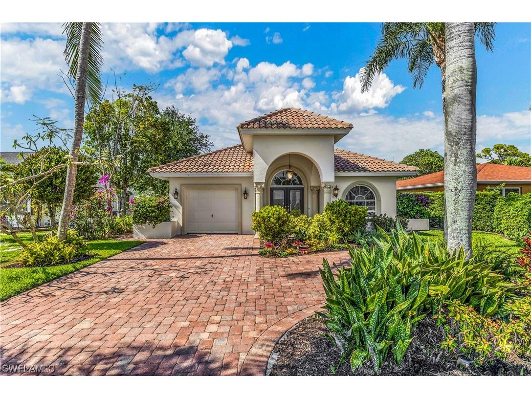 571 93rd Avenue N Naples FL 34108 223014042 image1
