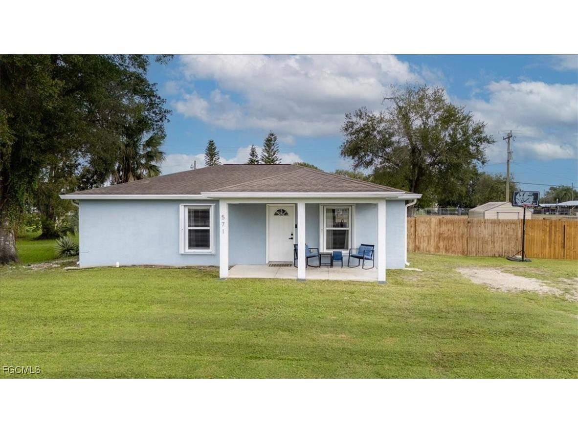 571 Avenue H Moore Haven FL 33471 2025015677 image1