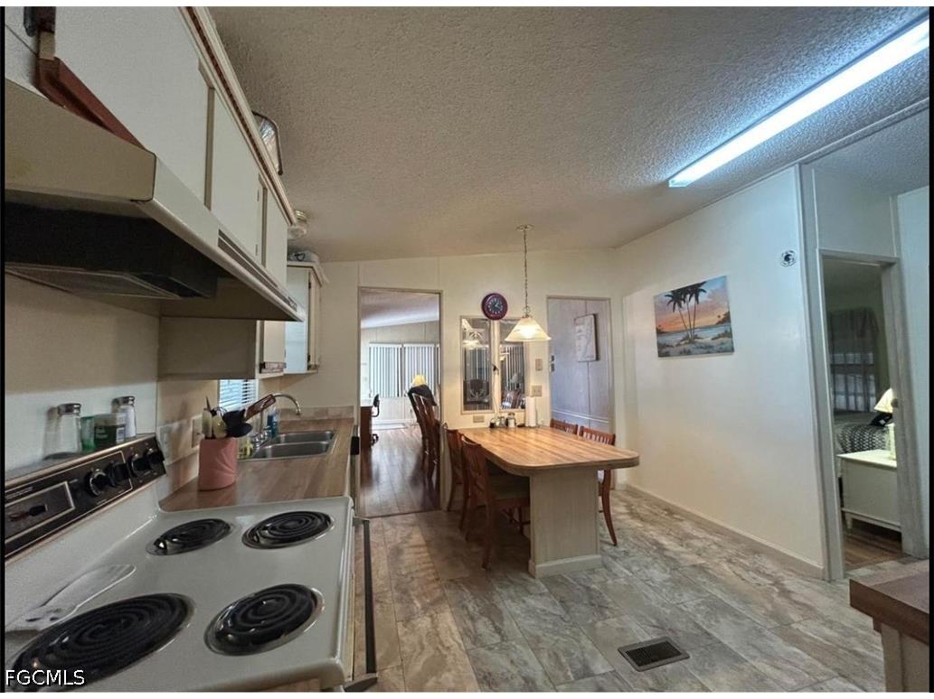 571 Sunrise Lane North Fort Myers FL 33903 2026018452 image7