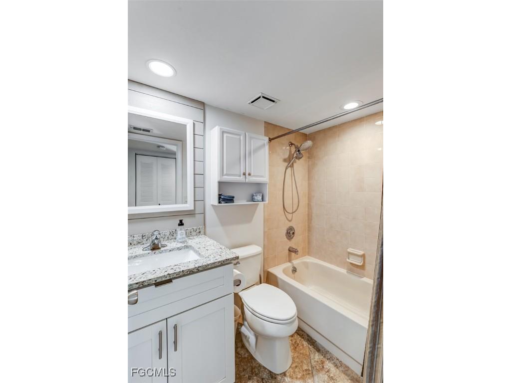 5710 Trailwinds Drive #525 Fort Myers FL 33907 2025010174 image20