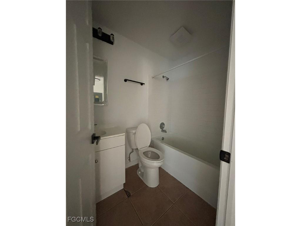 5713 Foxlake Drive #1 North Fort Myers FL 33917 2025021408 image10