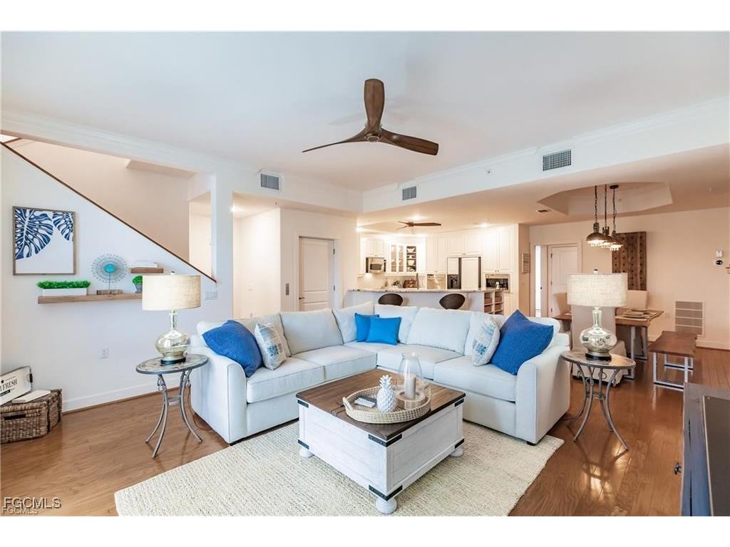 572 11th Avenue S #2 Naples FL 34102 2025016394 image1