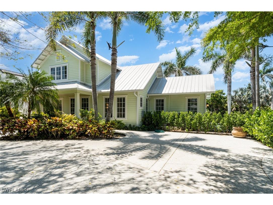 572 7th Avenue N Naples FL 34102 223042633 image1