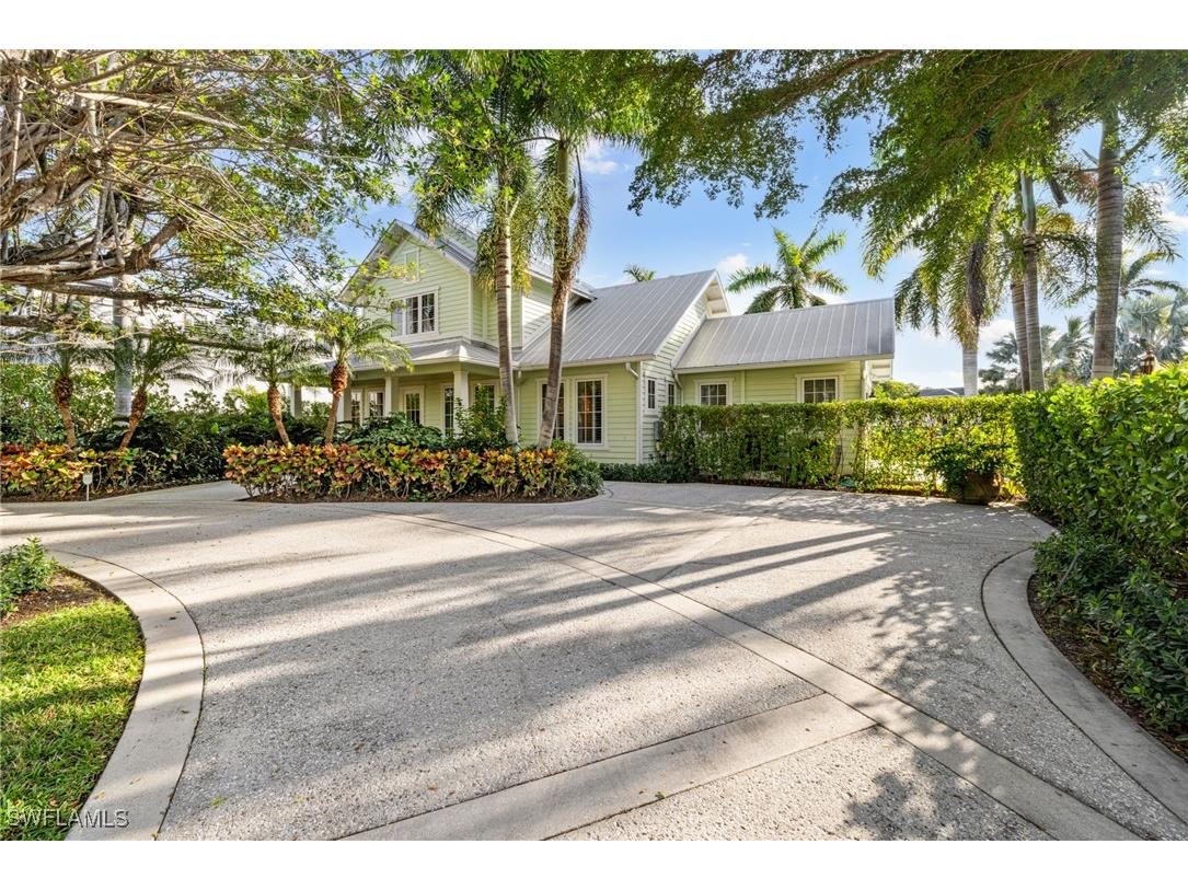 572 7th Avenue N Naples FL 34102 226001862 image1