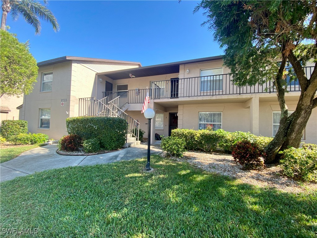 5725 Foxlake Drive #7 North Fort Myers FL 33917 224105244 image1
